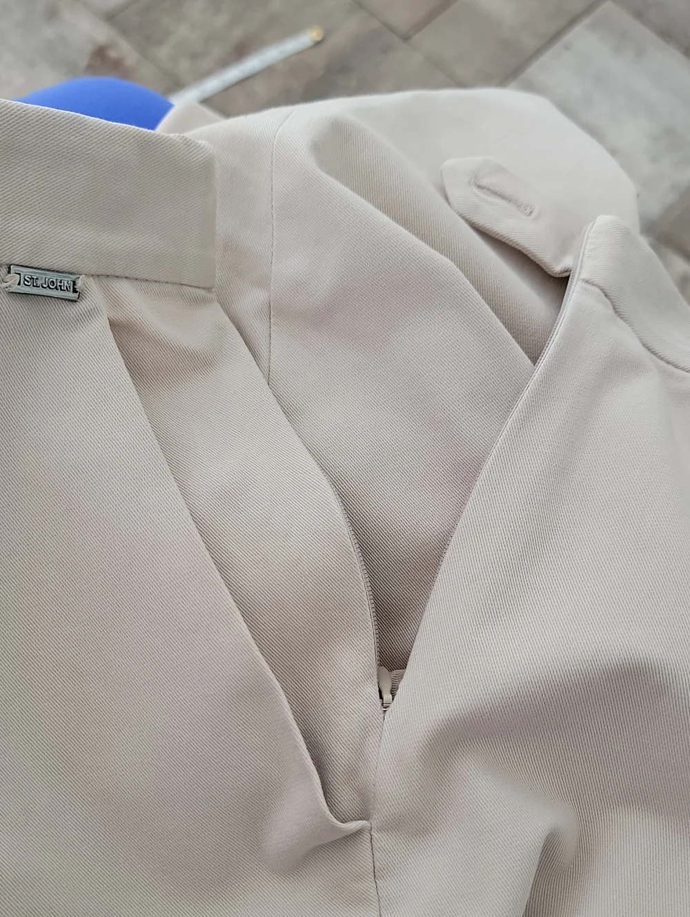 St. John Cotton Pull-On Trousers Side Zipper Split Hem Sz 4 Light Khaki - Picture 9 of 13
